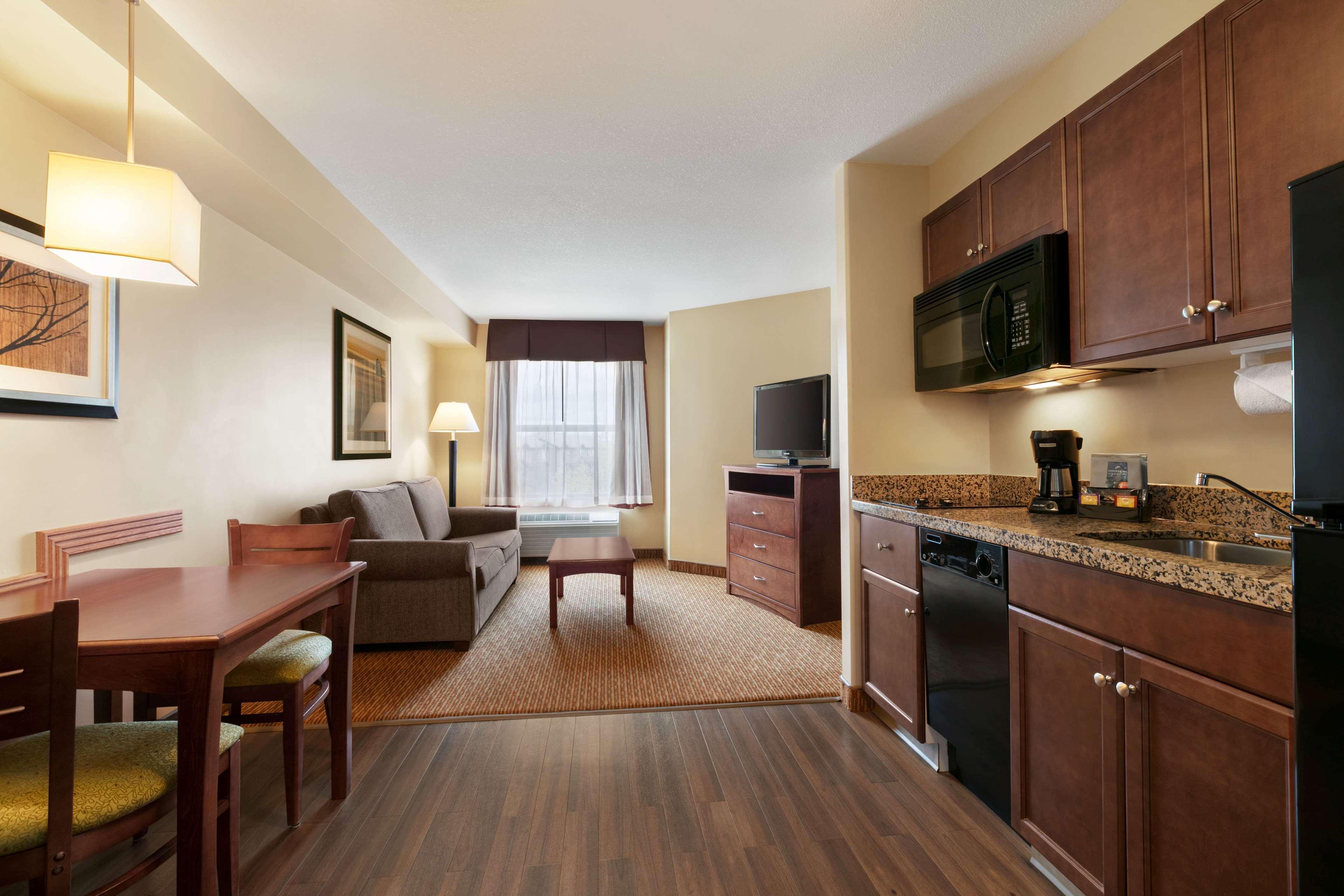 Days Inn & Suites By Wyndham Sherwood Park Edmonton Exterior foto