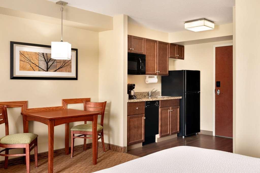 Days Inn & Suites By Wyndham Sherwood Park Edmonton Habitación foto