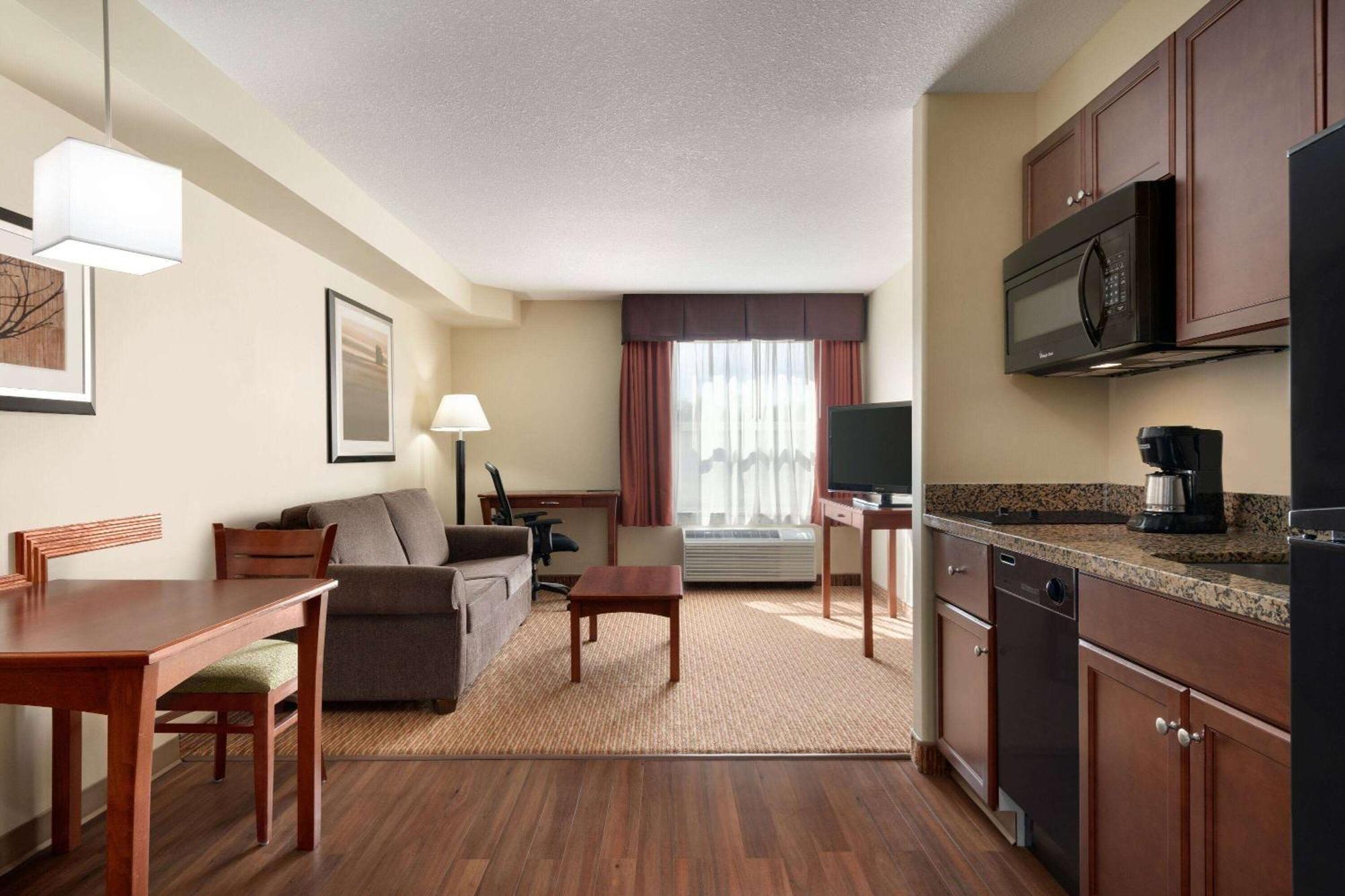 Days Inn & Suites By Wyndham Sherwood Park Edmonton Exterior foto